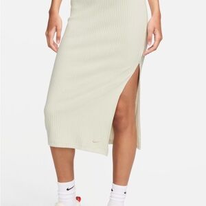 Nike Women's White Midi Skirt
